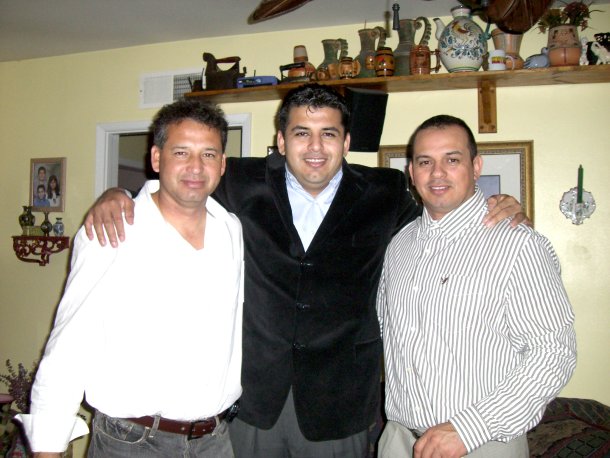 Celebrando año nuevo en California, los pollos: Luis Jaime, Rodolfo y Ricardo Rodríguez. 1 Ene. de 2008.