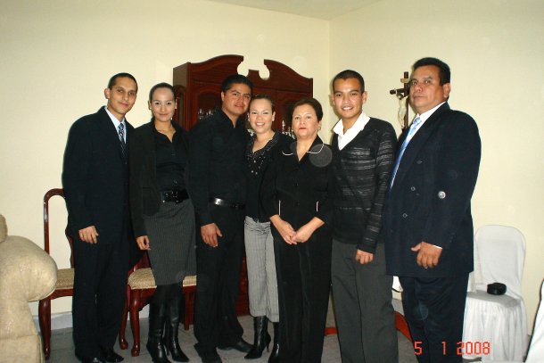 La familia completa en la ceremonia de petición de mano de Eunice, todos son de Torreón.