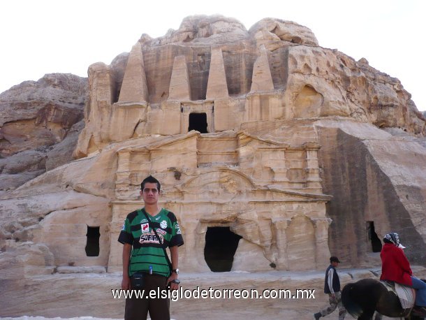 José Ernesto Hdz. Segura en Petra, Jordania.