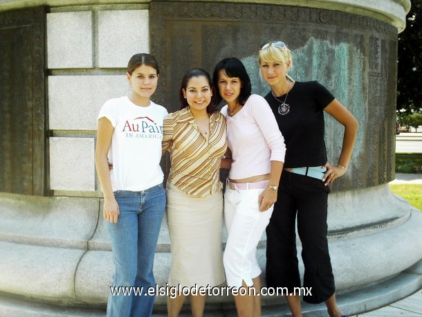 Mamuera, Andrea Goutic, Paola L. Strickland y Monica Gallardo