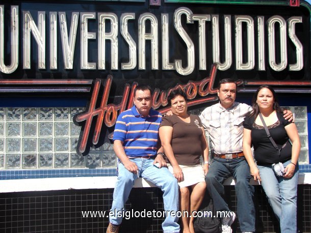 Familia Saucedo Ceniceros de paseo por Universal Studios Hollywood. Octubre 2007