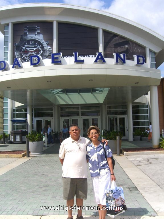 Sr. Juan Antonio Lespron y Blanca Frausto de Lespron originarios de Torreón de vacaciones en Miami Florida.