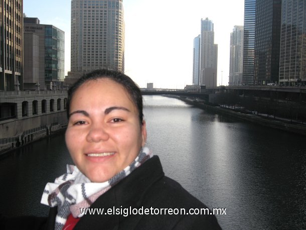 La Sra. Miriam Alejandra Martinez de Zapata en su viaje a la Cd. de Chicago Illinois el pasado mes de Diciembre