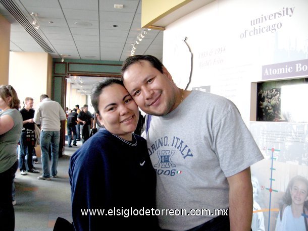 Los Sres. Gerardo y Miriam Zapata disfrutando de la magnifica vista de la Sears Tower de la Cd. de Chicago Illinois en el mes de abril del 2007.