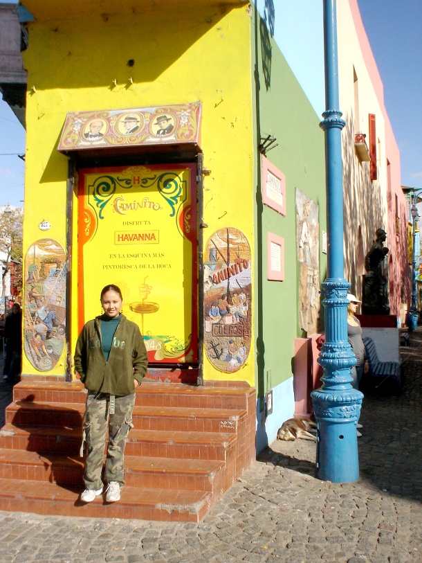 Claudia Sámago de González, caminito Barrio de la Boca, Buenos Aires, Arg. mayo 2008.