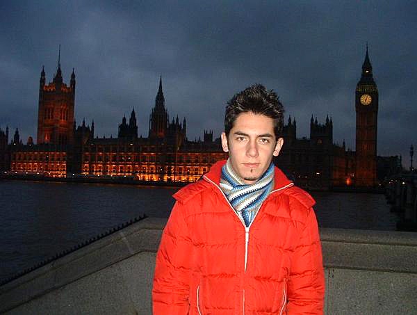 Jonathan Wong en el Big Ben, Londres U.k octubre 2007