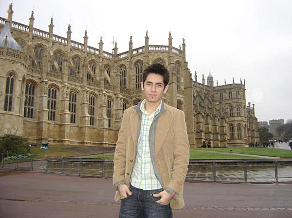 Jonathan Wong en viaje academico a Londres Ingleterra, Octubre 2007. Windsor Castle London.