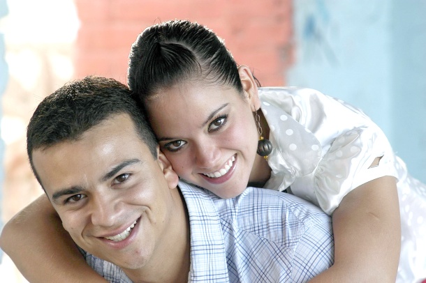 Roberto Llorens y Pamela Castañeda efectuaron su presentación religiosa el 1 de mayo del 2008 con motivo de su próxima boda.