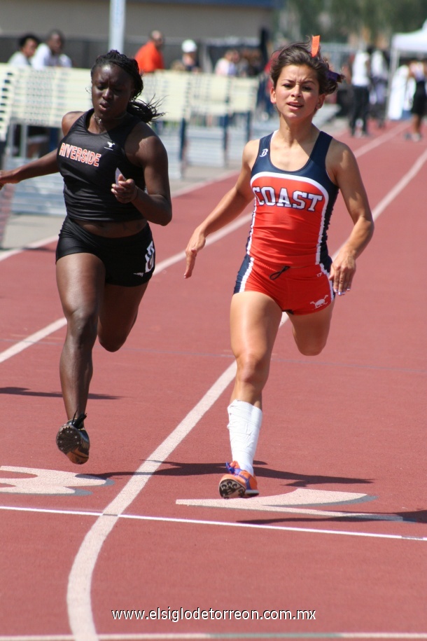 Ana Karen Rodríguez terminó en primer lugar en su carrera de Z TERMINO PRIMERO EN SU  mts. planos en Costa Mesa CA.