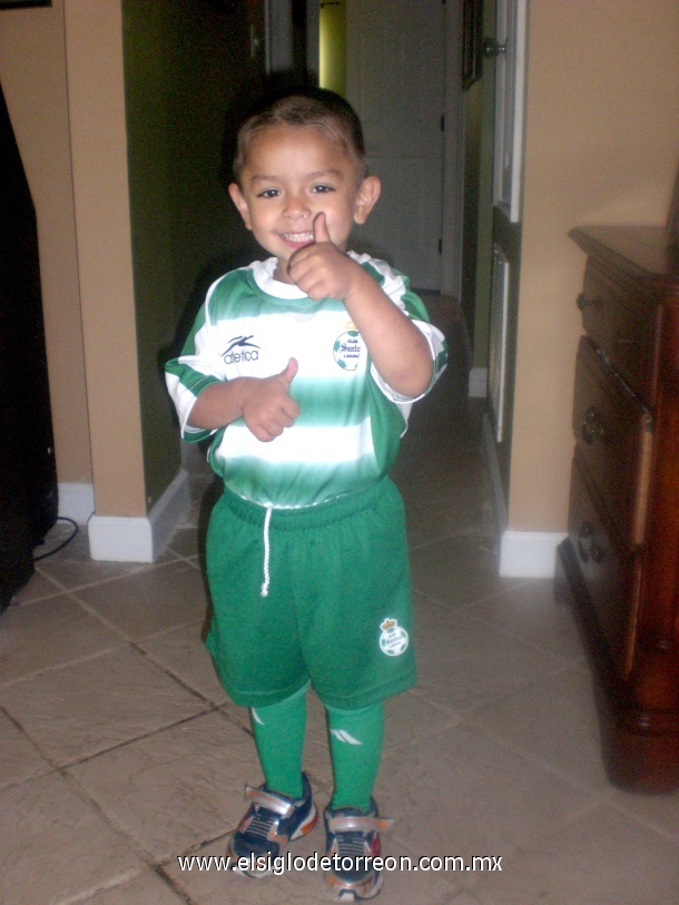 Jorge Flores nacido en Torreón pero actualmente radica en Mississippi E.U apoyando al Santos Laguna.