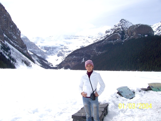 Cynthia Moreno de Chartier en Athabasca Glacier, el las montanas canadienses en el parque nacional de Banff actualmente radico en Saskatoon, sk, Canada