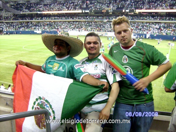 Oscar Chavez y amigos estamos en chicago illinois en el partido mexico vs peru en soldier fiel