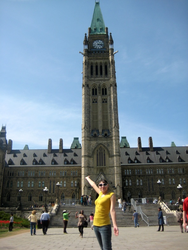 Elsa Alejandra De León en el parlamento de Ottawa, Canada. En el Festival de Tulipanes en Mayo 2008.