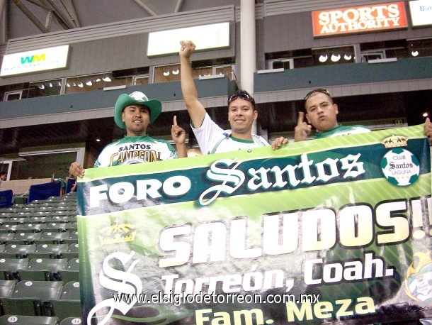 Luis Enrique Igualate Meza, Luis Meza y Oscar Igualate Meza. En la Cd. de Carson CA. En el partido Chivas U.S.A. vs. Santos Laguna.