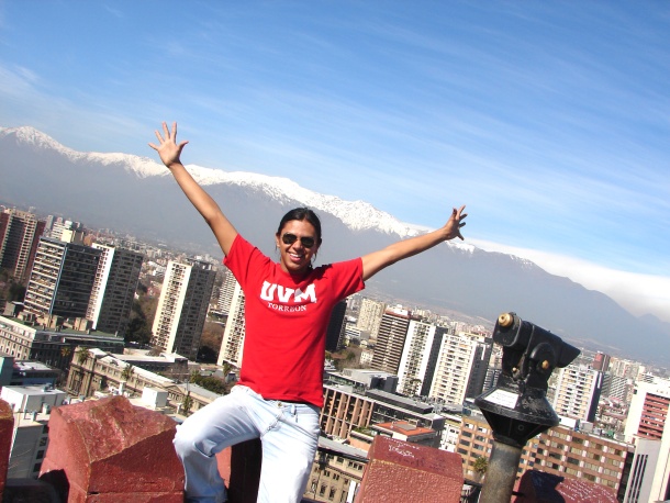 Eduardo Ruiz Mejía, estudiante de la Licenciatura en Ciencias de la Comunicación de la UVM, se encuentra realizando un semestre en la modalidad de intercambio Básico Internacional ciclo 2002-2008 en Chile.