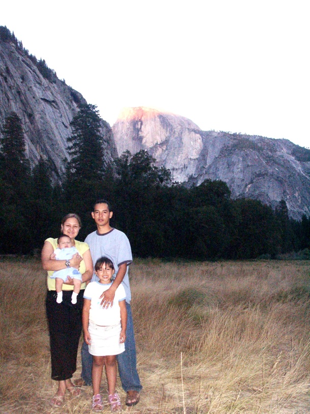 Fam. Amaral Prieto en Half Dome del Parque de Yosemite en California. Mayo 2008.