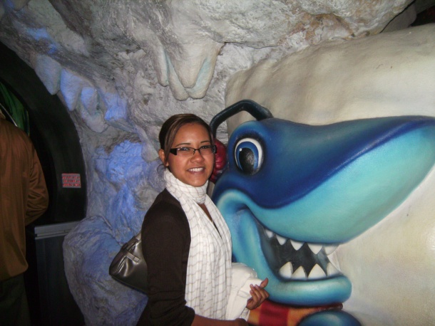 Claudia Isabel Barajas Maschado en el Acuario del mall de las America en el corazon de Minnesota. Minneapolis 11 agosto 08