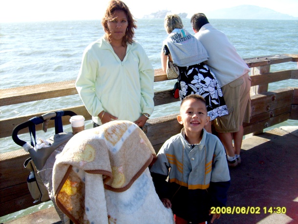 Yazmin Balderas Jimenez con su hijo en San Francisco, CA.