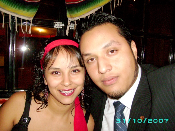 Sergio Ramirez y Berenice Amador festejando el 24 de diciembre.