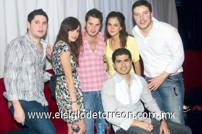 Alfredo Valdéz, Cristy Ruiz, Ricardo y Nerea Villarreal, Daniel Berumen y Luis Mario Necochea.