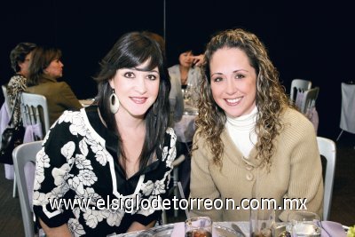 Vicky Ibargüengoytia de Murra y Nelly Fernández de Villarreal.