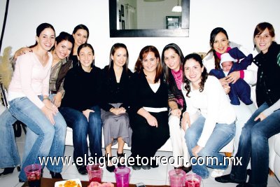 Festeja entre amigas
Lorena García, Gilda Berrueto, Mariam Villalobos, Velina Murra, Sophia Martín, Rosario Chaib, Judy Hernández, Laura Batarse, Priscila Moreno, Elías Murra y Cristina Sánchez.