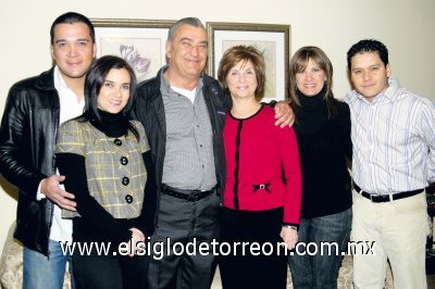 Enrique Cervantes, Marthy Dávila, el festejado, Martha Irene Flores de Dávila, Ileana Dávila de Ramírez y Roberto Ramírez.