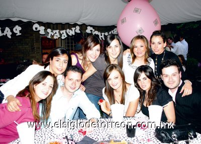 ROSTROS
Tily Campa, Jessica Sotoluján, Daniela Martínez, Ángela Navarro, Sabina Rubio, Cristy Villarreal, Colín Berlanga, Paty Villarreal, Maritere Jiménez y Alejandro Fernández