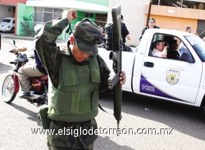 En el lugar encontraron siete armas de fuego de alto calibre.