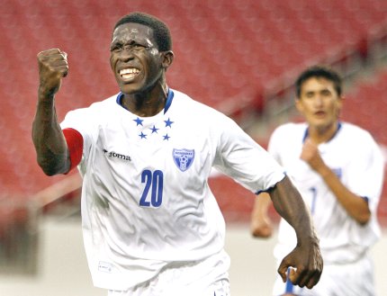 La selección sub'23 de Honduras derrotó por 1-0 a su similar de Panamá en el comienzo del Grupo A del Preolímpico masculino de futbol de la Concacaf, torneo que dará dos boletos para Pekín 2008.