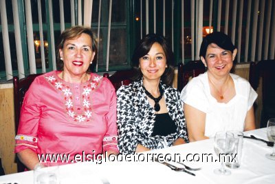 María Luisa Dingler, Dora Sánchez y Gaby Nava.