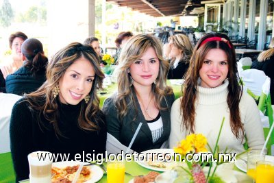 Ale Castañeda de Albéniz, Sandra Cabrera de Bitar y Karina Martínez de Ortiz.