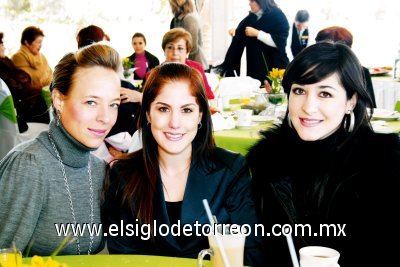 Isabel Cobo de Cázares, Gaby Díaz de León de Obeso y Vicky Ibargüengoytia de Murra.