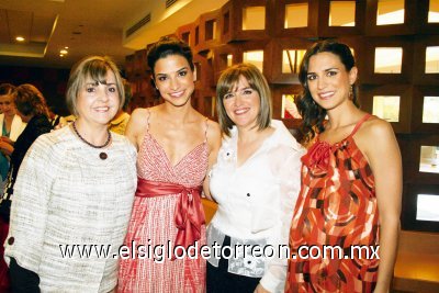 Rocío de Juan Marcos, Cecilia Murra, Cecilia Marroquín de Murra y Daniela Murra de Cuellar.