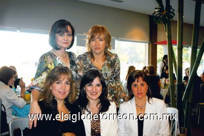 Catalina y María Luisa Marroquín, Pilar González, Susy de Murra y Gaby de Gutiérrez.