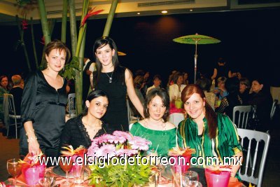 Olga Echávez de Ibargüengoytia, Aurora de Valdés, Sonia Mansur, Margarita Hernández de Mery y Liliana Fernández.