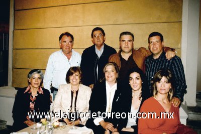 Nena, Lupita, Silvia, Chacha, Arlette, Miguel, Cotono, Luis y Ramiro.