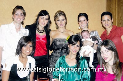 Lizy Papadópulos de Villarreal, Nidia Dávila de Ortiz, Karla Zúñiga Mijares, Bego Zarra de Martínez con su hija Eugenia, Daniela Murra de Cuellar, Pamela Díaz de León, Alejandra Celayo e Ivette Cornú.