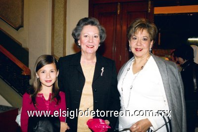 Adriana Martínez, Laura de Martínez y Lucía H. de Ortega.