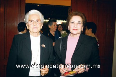 Elvia A. de Berúmen y Elisa Ruenes de Murra.