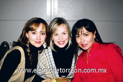 Cynthia Saucedo de Herrera, Cristina Martínez de Pérez y Magda Navarro de Berlanga.