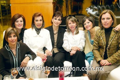 Sofía de Fernández, Magdalena Garza, Conny Borrego, Margarita de Díaz, Patricia de Martínez, Gabriela de García y Rosario Tueme.