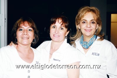 Anabel Aragón, Rosantina Echávarri y Myriam Pérez.