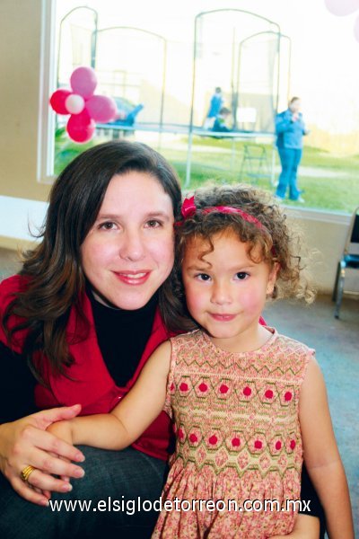 Claudia de Cardona con su hija Claudia Cardona.