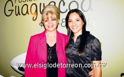 Lupita de la Madrid, iniciadora de Guaguacoa, junto a Marcela Foglio de Ruiz.