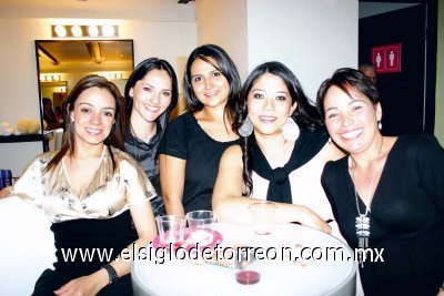 Ely Agüero de Soldevilla, Marcela Foglio de Ruiz, Cecy Betancourt, Suyín Wong y Tity Foglio.