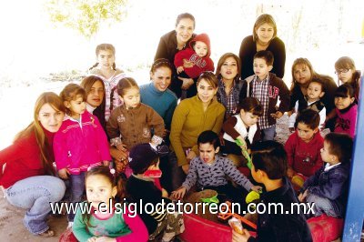 Rocío Flores, José Alberto y Victoria Arellano Flores, Alicia Jaime, Isabel y Ricardo Ruiz, Sofía Zurita y Emiliano Marcos, Marlene Issa de Garnier y Marianne Garnier, Anny de Juárez y Juan Manuel Juárez, Sara Garza y Robi Anaya.