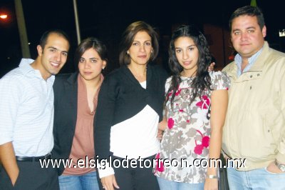 Félix Giacomán, Loretta Zablah, Blanca de Giacomán, Lizeth Giacomán de García y José Humberto García.