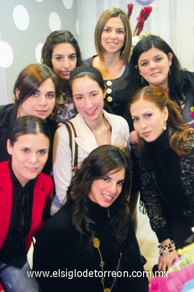 Lizeth Giacomán de García, Loris Jobi de Giacomán, Loretta Zablah, Brenda Garza, Ale de Carbajal, Sofía Sarmiento, Cristina Giacomán y Laura de Olmos.