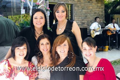 Lucy Trujillo, Magda Fahur, Brenda Román, Violeta García, Vero Castaños y Barby Rodríguez.